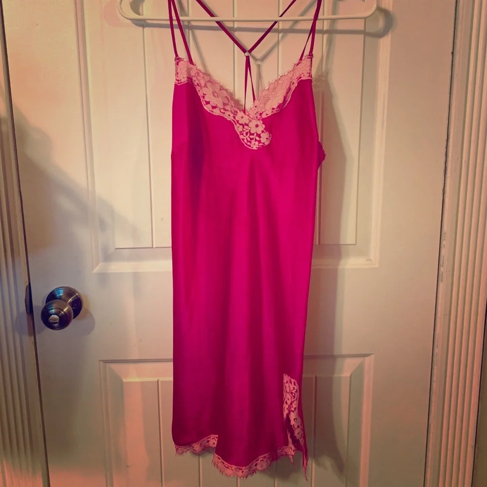 Victoria’s Secret Chemise Large - Picture 1 of 7